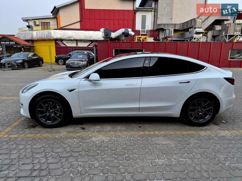 Седан Tesla Model 3 2019 в Львове