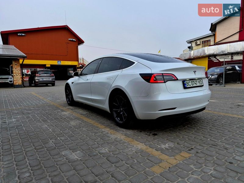 Седан Tesla Model 3 2019 в Львове