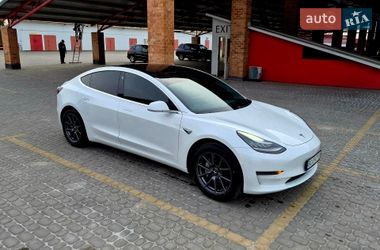 Седан Tesla Model 3 2019 в Львове