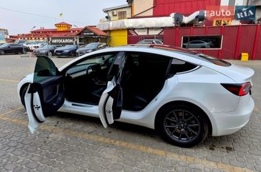 Седан Tesla Model 3 2019 в Львове