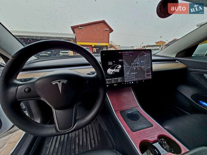 Седан Tesla Model 3 2019 в Львове