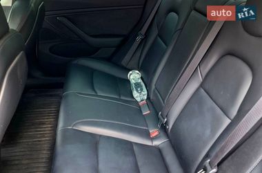 Седан Tesla Model 3 2019 в Львове