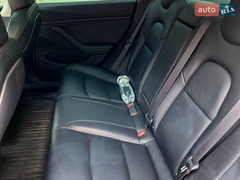 Седан Tesla Model 3 2019 в Львове