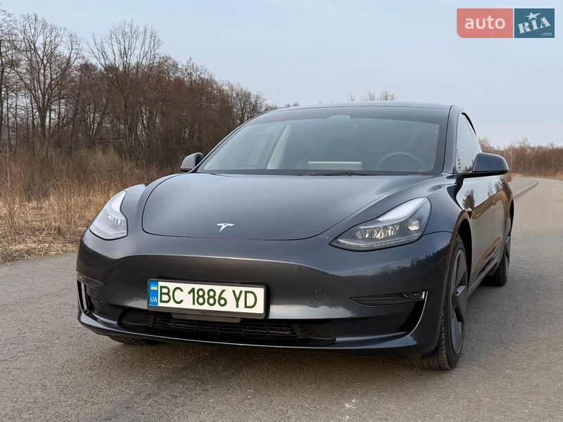 Седан Tesla Model 3 2023 в Трускавце