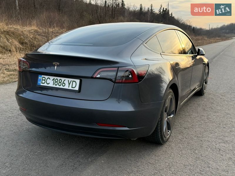 Седан Tesla Model 3 2023 в Трускавце