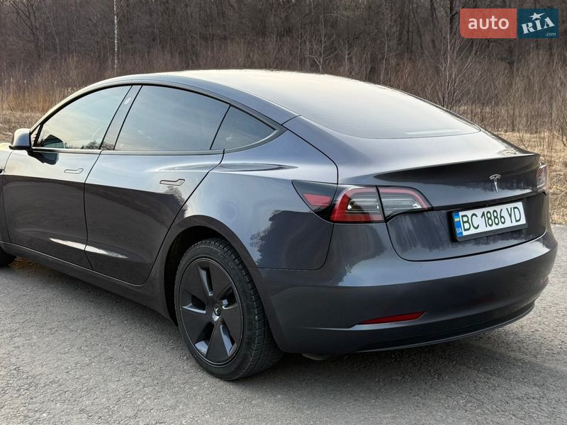 Седан Tesla Model 3 2023 в Трускавце