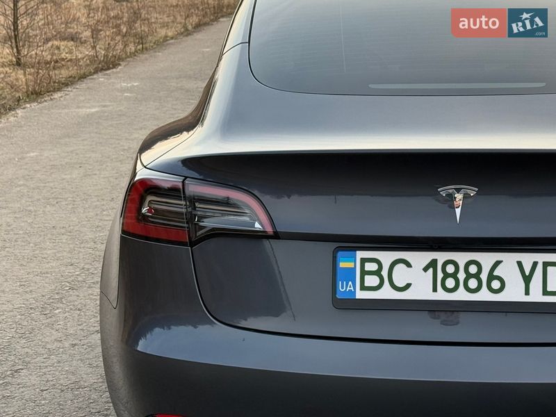 Седан Tesla Model 3 2023 в Трускавце