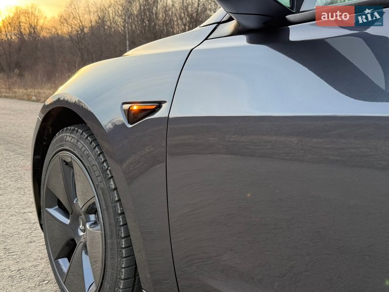 Седан Tesla Model 3 2023 в Трускавце