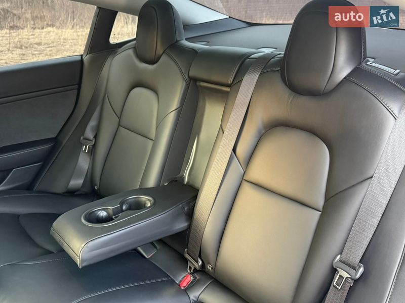 Седан Tesla Model 3 2023 в Трускавце