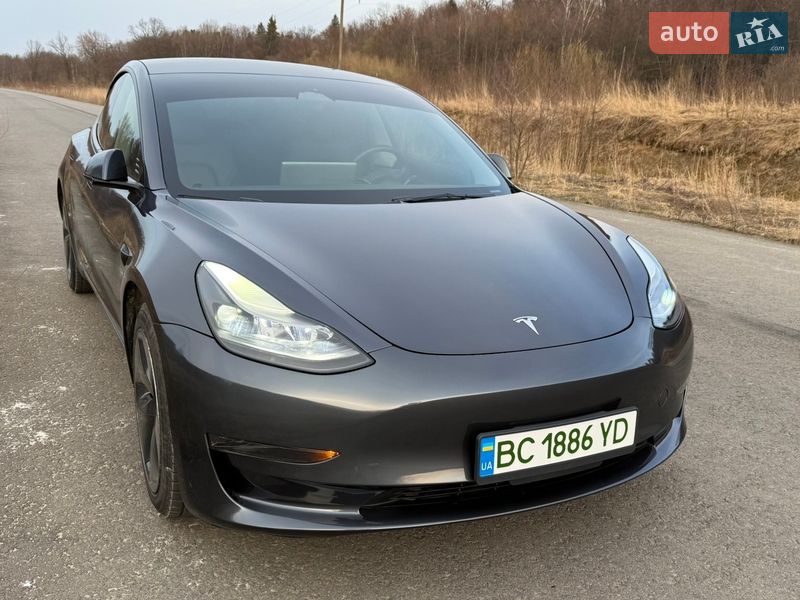 Седан Tesla Model 3 2023 в Трускавце