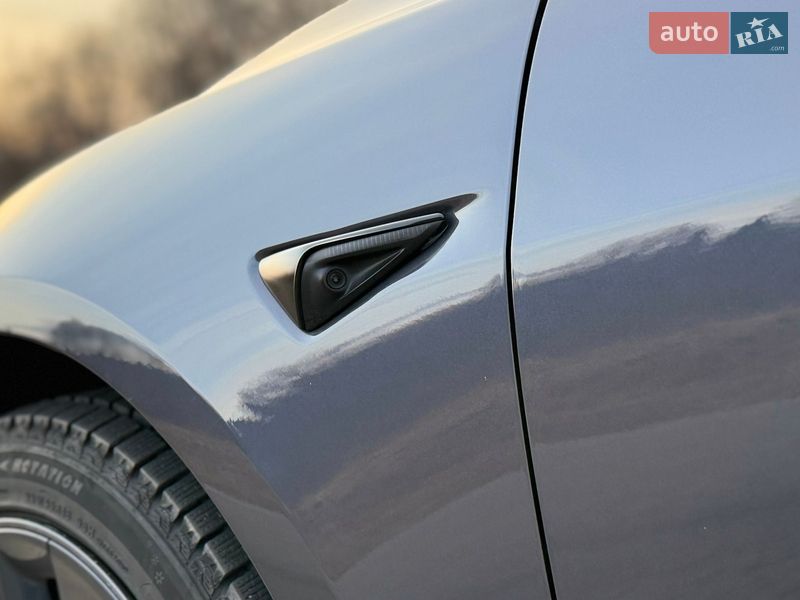 Седан Tesla Model 3 2023 в Трускавце