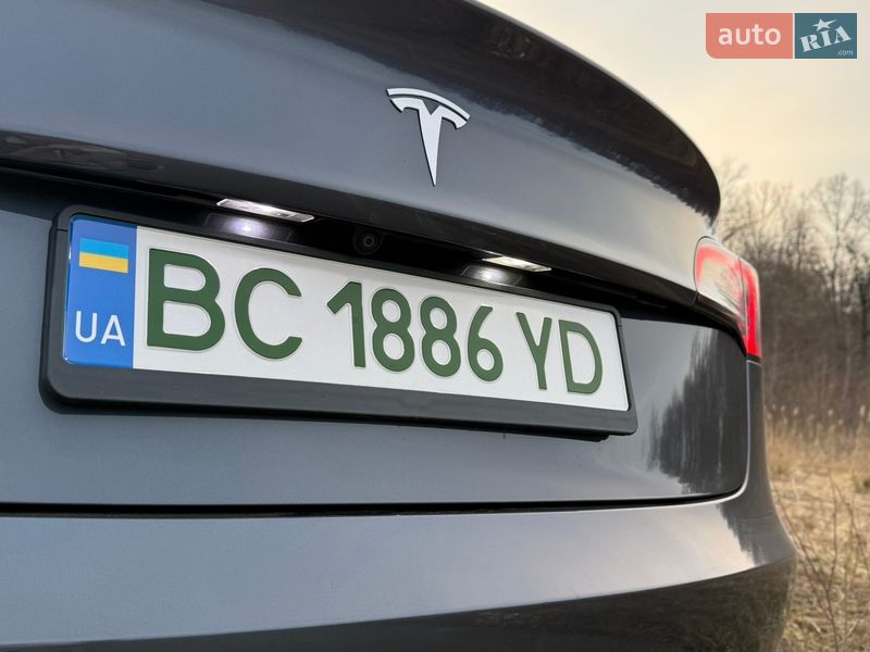 Седан Tesla Model 3 2023 в Трускавце