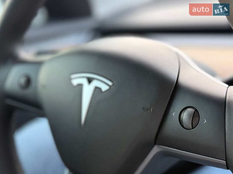 Седан Tesla Model 3 2023 в Трускавце