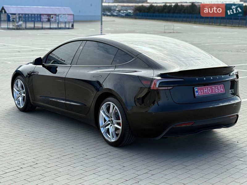 Седан Tesla Model 3 2024 в Одесі