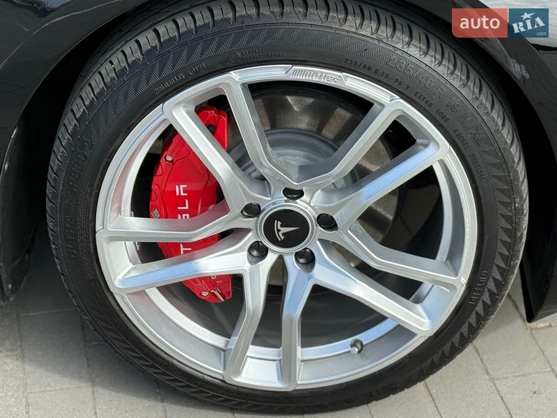 Седан Tesla Model 3 2024 в Одесі
