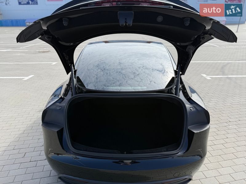 Седан Tesla Model 3 2024 в Одесі