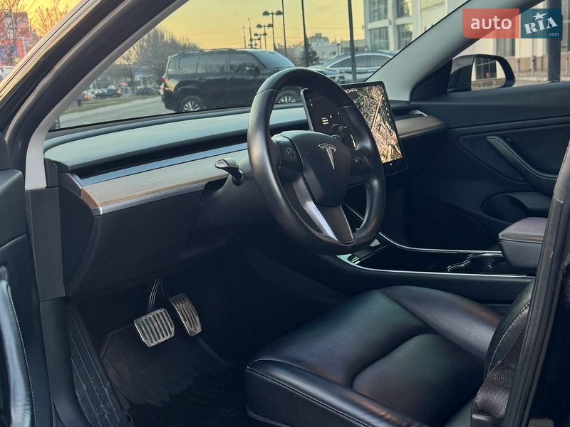 Седан Tesla Model 3 2018 в Днепре