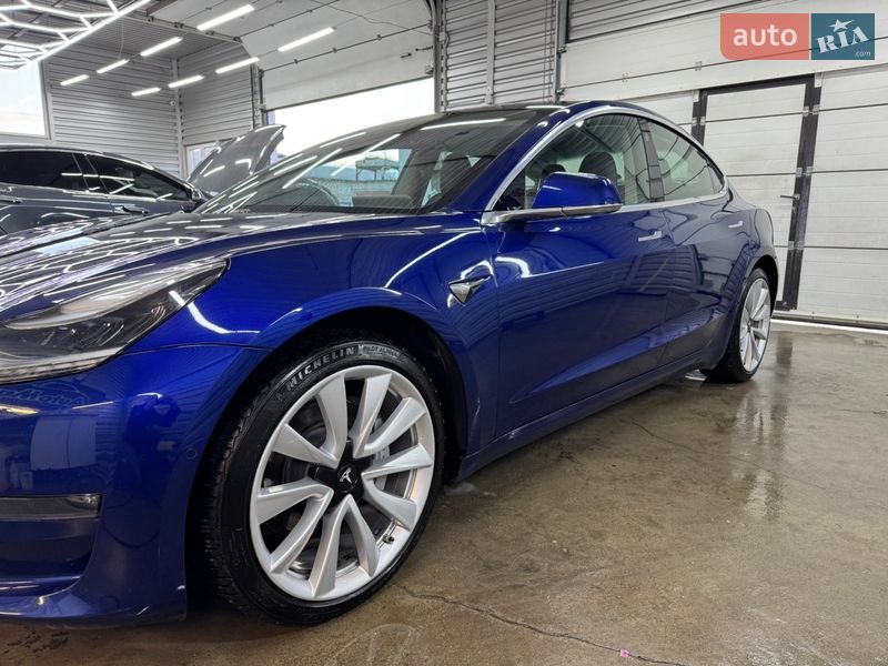 Седан Tesla Model 3 2019 в Києві