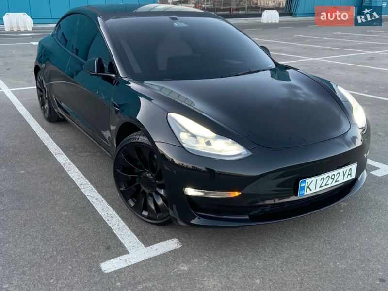 Седан Tesla Model 3 2023 в Киеве