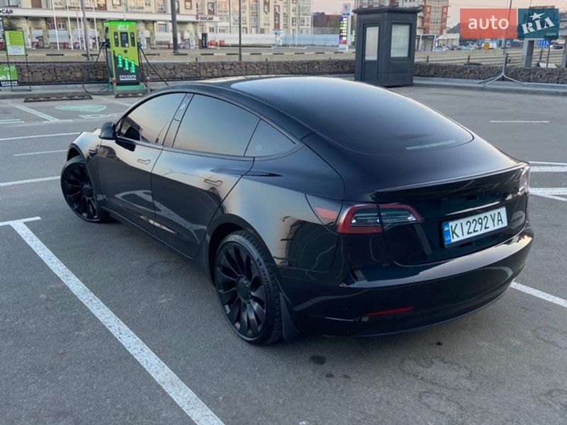 Седан Tesla Model 3 2023 в Киеве