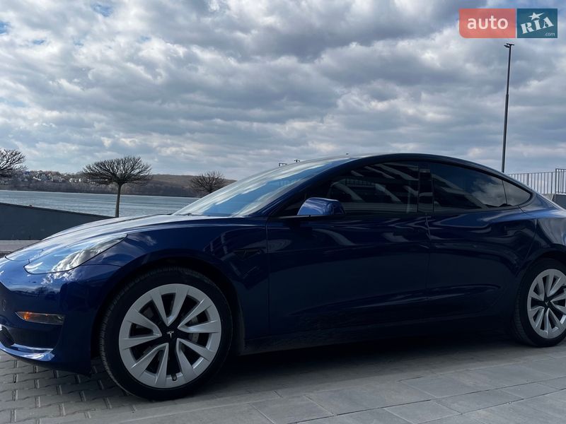 Седан Tesla Model 3 2023 в Тернополе