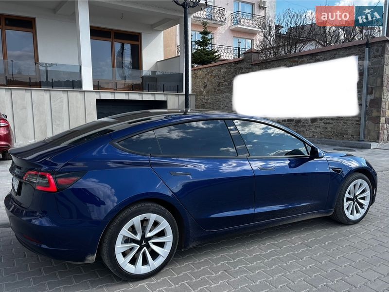 Седан Tesla Model 3 2023 в Тернополе