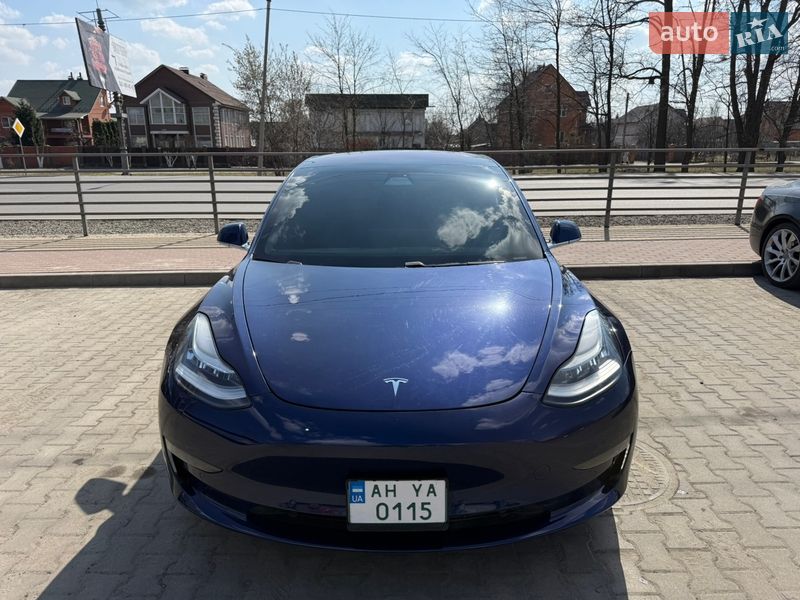 Седан Tesla Model 3 2018 в Ирпене