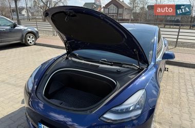 Седан Tesla Model 3 2018 в Ирпене