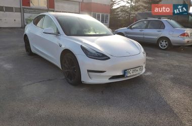 Седан Tesla Model 3 2019 в Львові