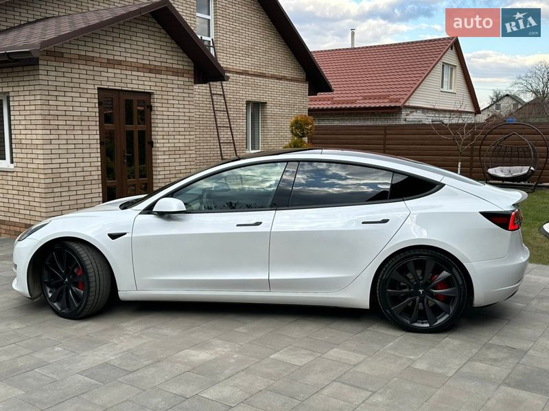 Седан Tesla Model 3 2020 в Коростені