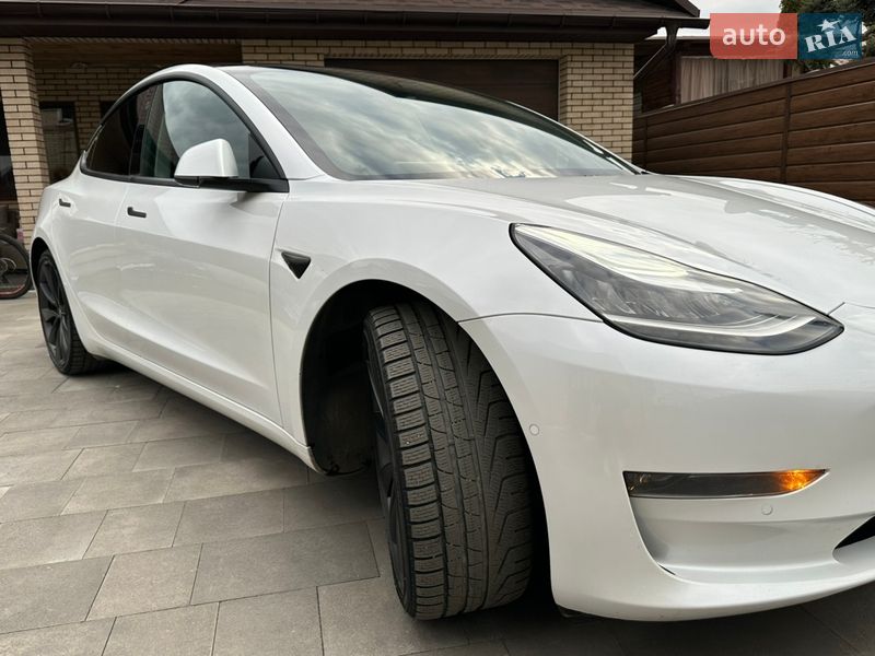 Седан Tesla Model 3 2020 в Коростені