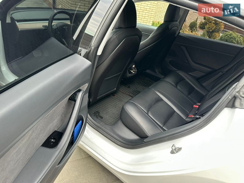 Седан Tesla Model 3 2020 в Коростені