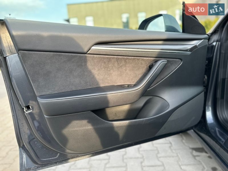 Седан Tesla Model 3 2022 в Луцке
