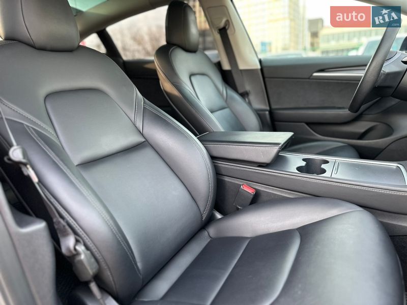 Седан Tesla Model 3 2022 в Луцке