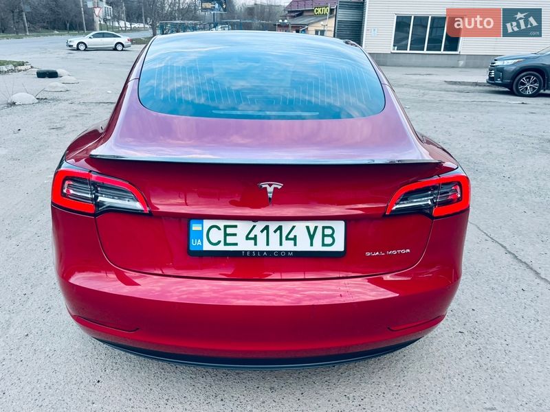 Седан Tesla Model 3 2019 в Чернівцях