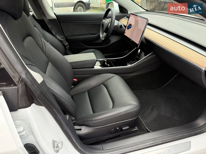 Седан Tesla Model 3 2018 в Киеве