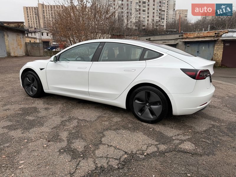 Седан Tesla Model 3 2018 в Киеве