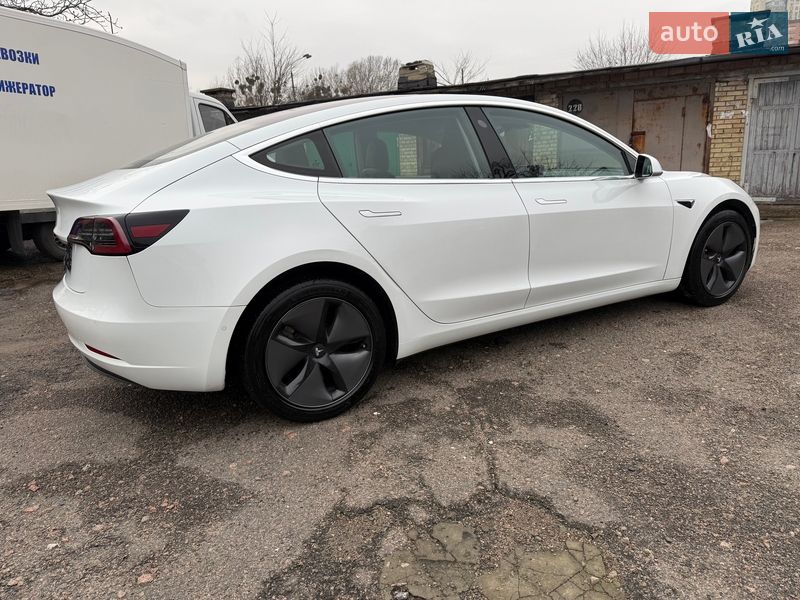 Седан Tesla Model 3 2018 в Киеве
