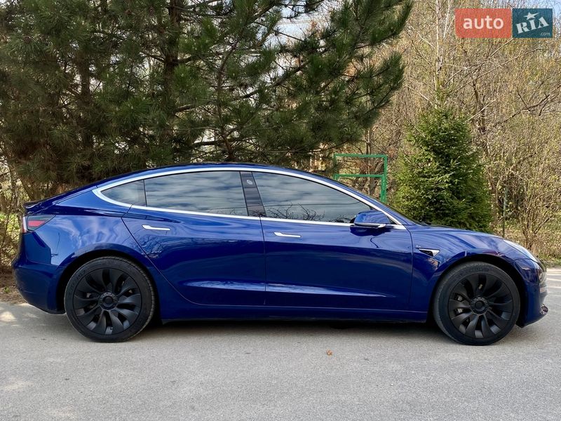 Седан Tesla Model 3 2019 в Ужгороде