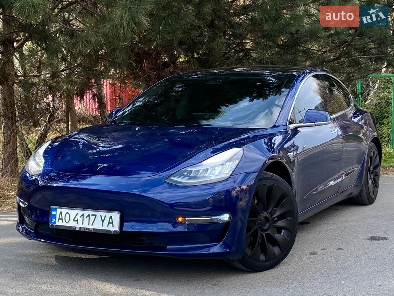 Седан Tesla Model 3 2019 в Ужгороде