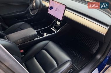 Седан Tesla Model 3 2019 в Ужгороде