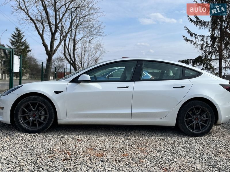 Седан Tesla Model 3 2022 в Коломиї