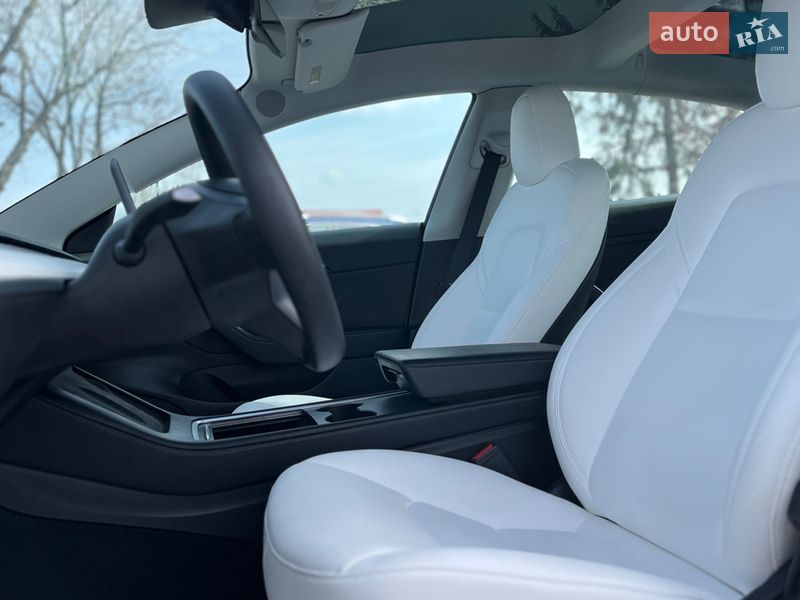 Седан Tesla Model 3 2022 в Коломиї