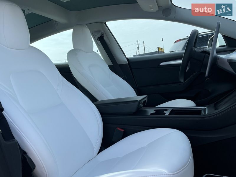 Седан Tesla Model 3 2022 в Коломиї