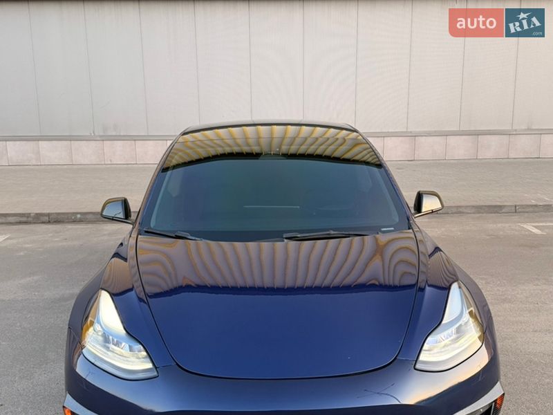 Седан Tesla Model 3 2022 в Киеве