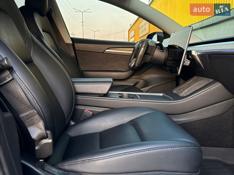 Седан Tesla Model 3 2022 в Киеве