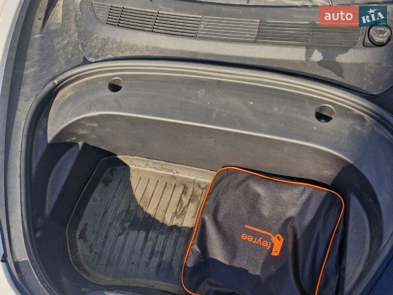 Седан Tesla Model 3 2022 в Львове