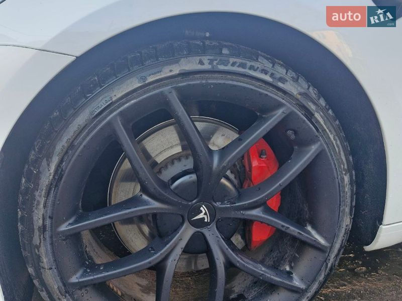 Седан Tesla Model 3 2022 в Львове