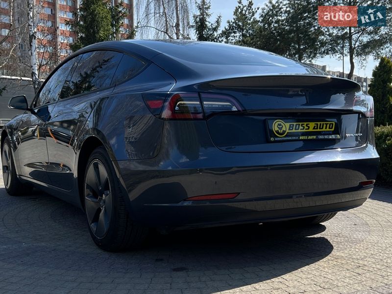 Седан Tesla Model 3 2022 в Львове