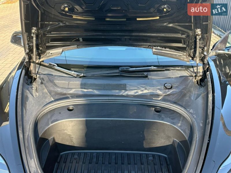 Седан Tesla Model 3 2021 в Ровно